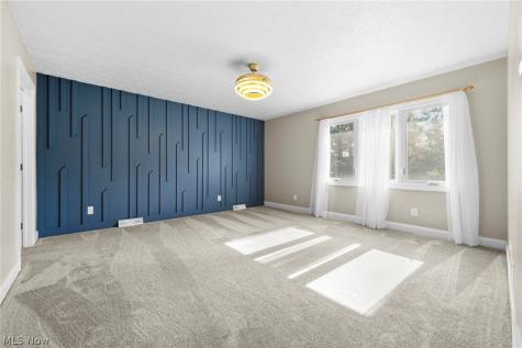 2109 E Pleasant Valley Road Seven Hills OH 44131