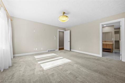 2109 E Pleasant Valley Road Seven Hills OH 44131