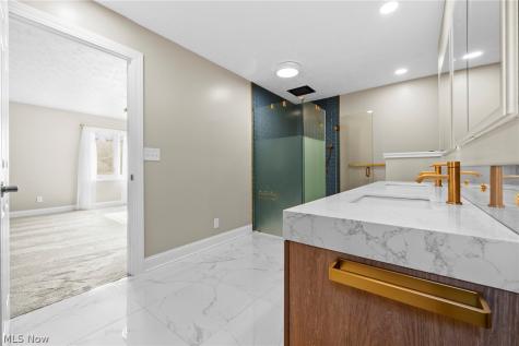 2109 E Pleasant Valley Road Seven Hills OH 44131