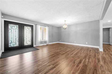 2109 E Pleasant Valley Road Seven Hills OH 44131