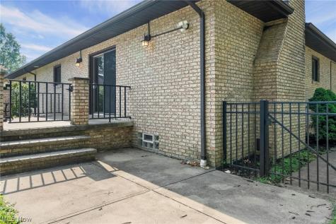 2109 E Pleasant Valley Road Seven Hills OH 44131