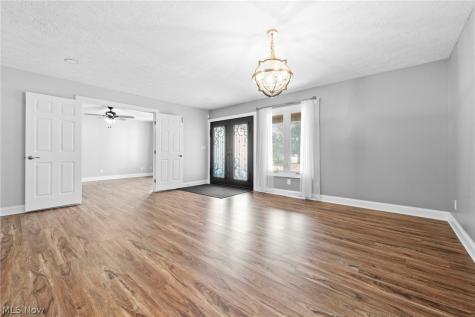 2109 E Pleasant Valley Road Seven Hills OH 44131