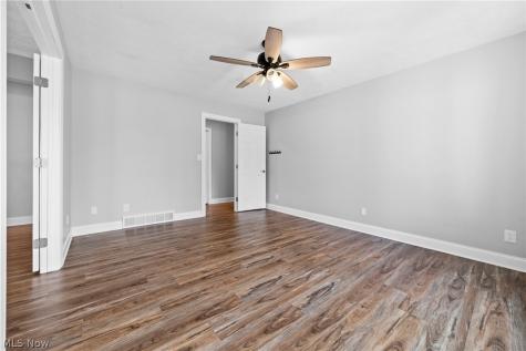 2109 E Pleasant Valley Road Seven Hills OH 44131