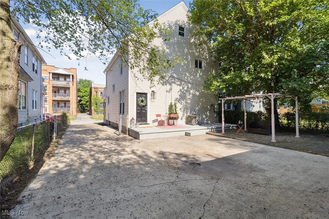 1426 W 84th Street Cleveland OH 44102