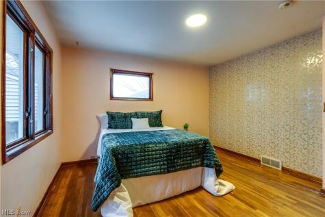 1440 Treasch Drive Cuyahoga Falls OH 44221