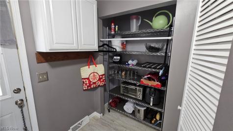 284 Thelma Drive Sheffield Lake OH 44054