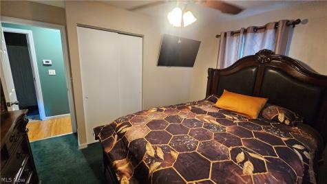 284 Thelma Drive Sheffield Lake OH 44054