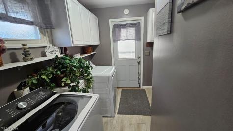 284 Thelma Drive Sheffield Lake OH 44054