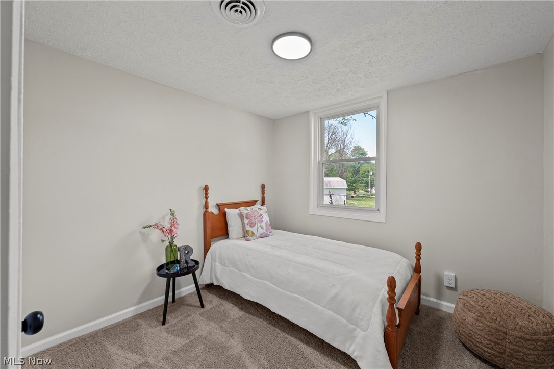 7997 Columbus Road NE Louisville OH 44641