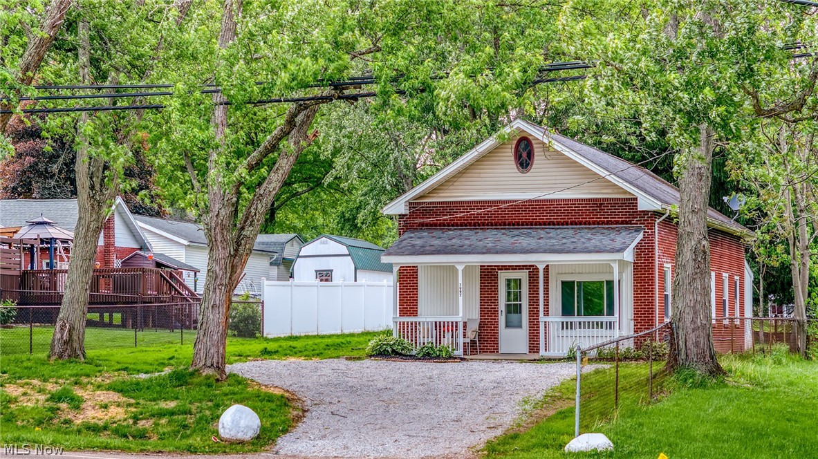 7997 Columbus Road NE Louisville OH 44641