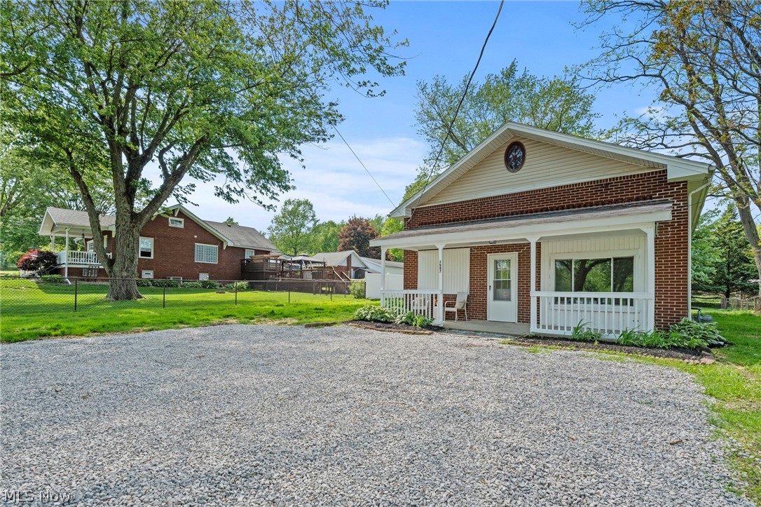 7997 Columbus Road NE Louisville OH 44641