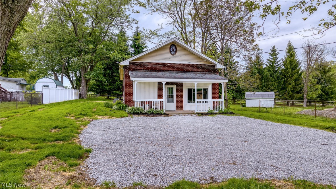 7997 Columbus Road NE Louisville OH 44641
