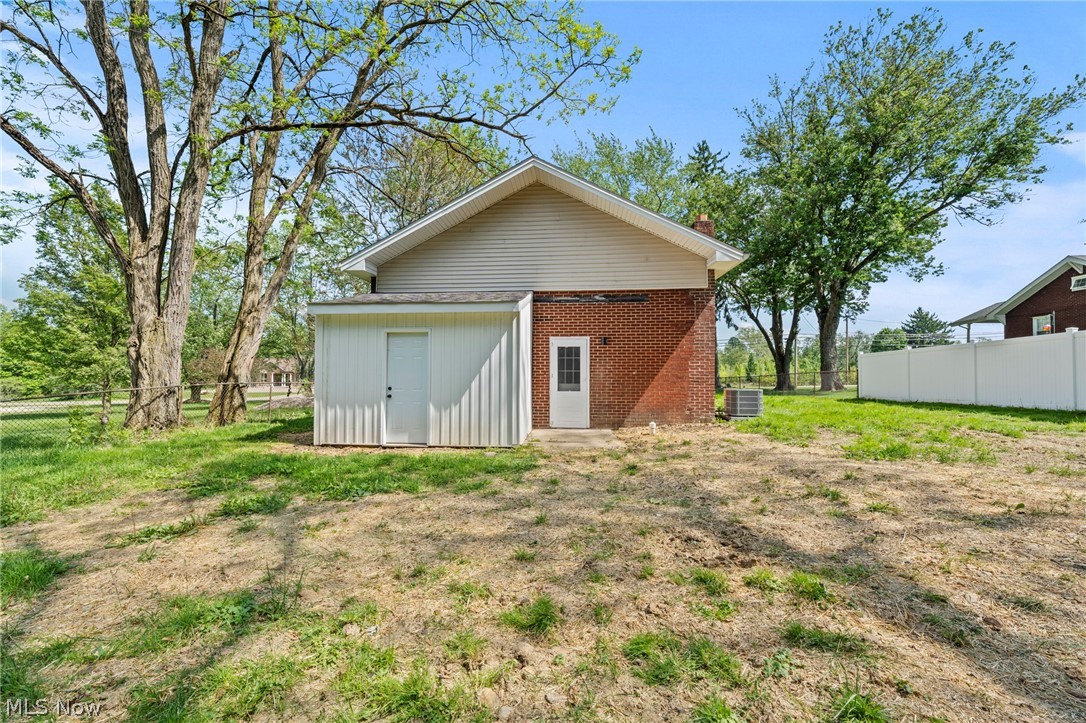 7997 Columbus Road NE Louisville OH 44641