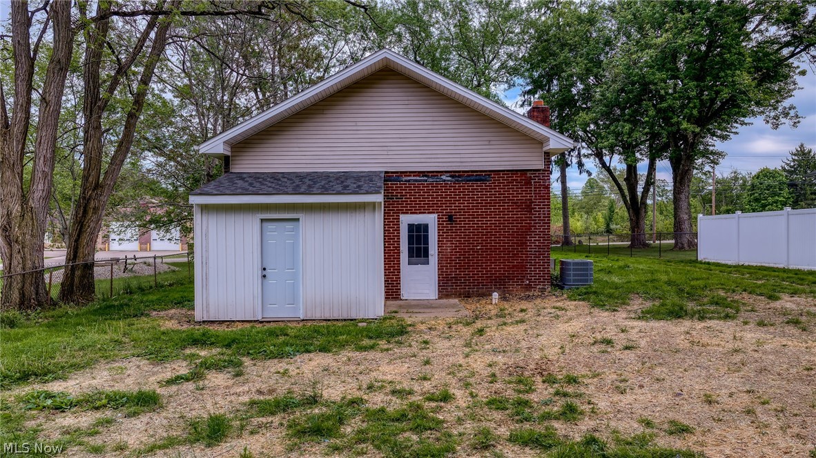 7997 Columbus Road NE Louisville OH 44641