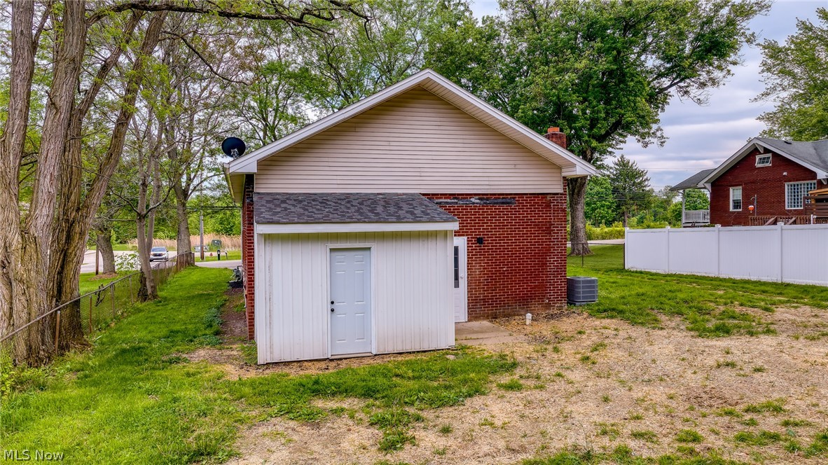 7997 Columbus Road NE Louisville OH 44641