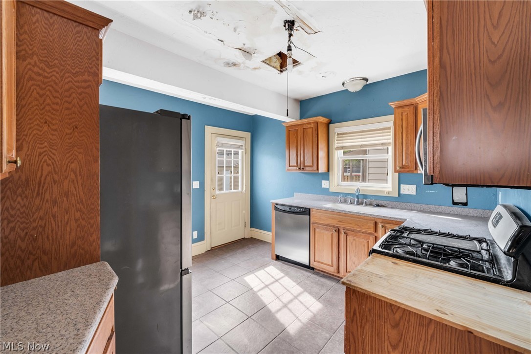 1559 Rosewood Avenue Lakewood OH 44107