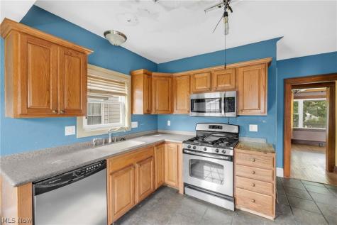 1559 Rosewood Avenue Lakewood OH 44107