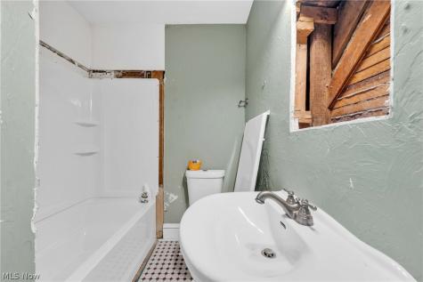 1559 Rosewood Avenue Lakewood OH 44107