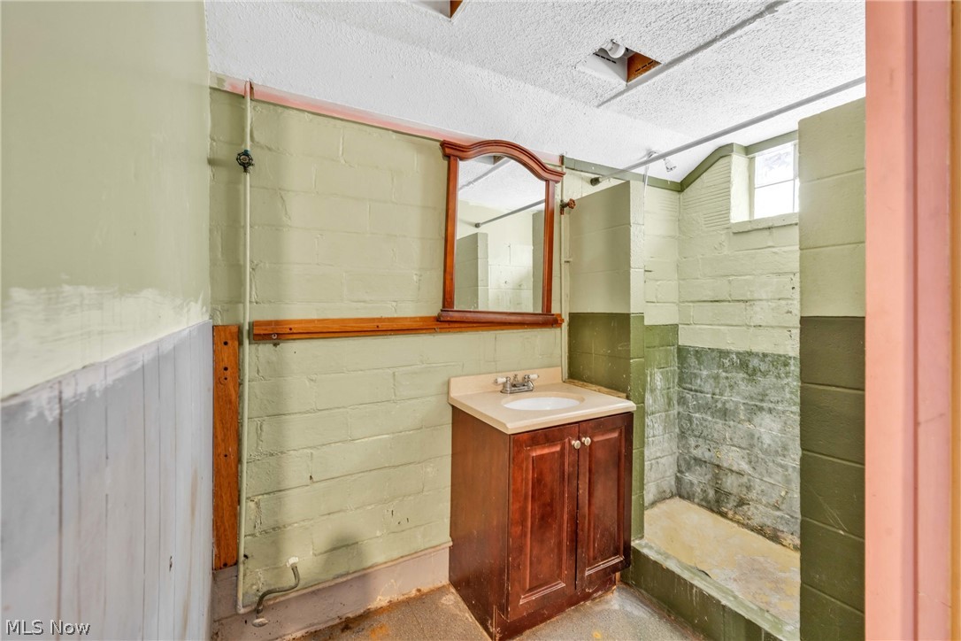 1559 Rosewood Avenue Lakewood OH 44107