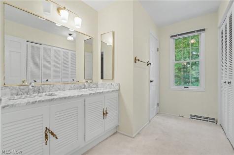 2692 Foxwood Drive Akron OH 44333
