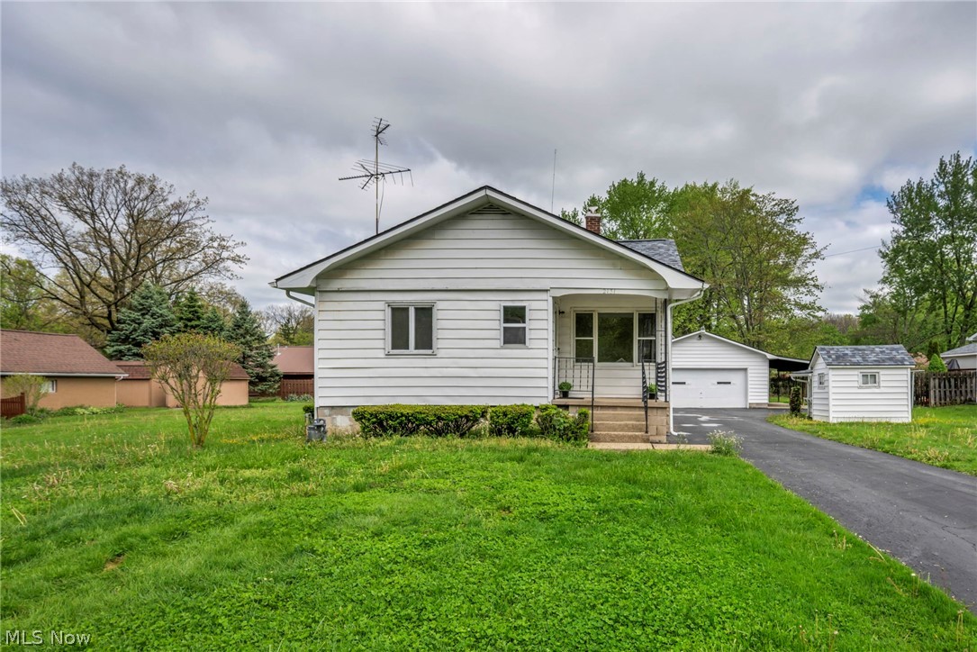 2131 Overland Avenue NE Warren OH 44483