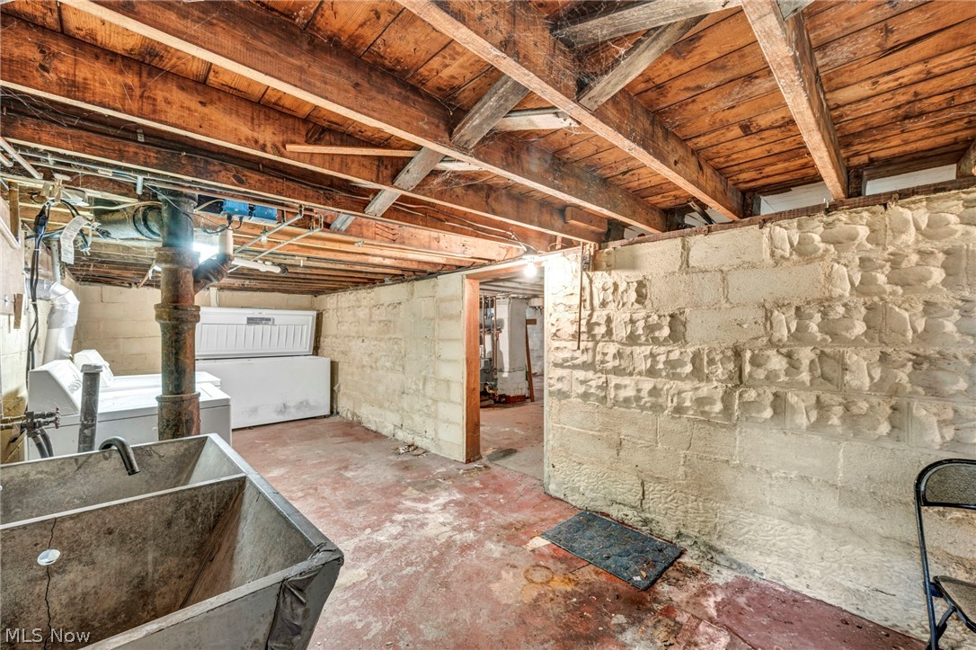 2131 Overland Avenue NE Warren OH 44483