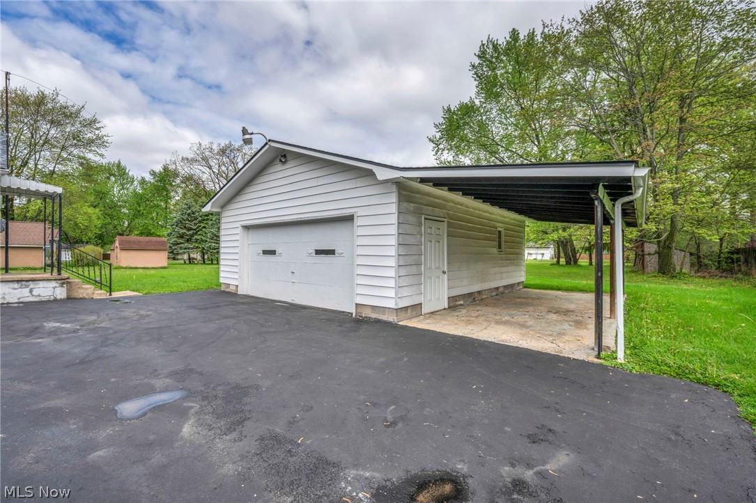 2131 Overland Avenue NE Warren OH 44483