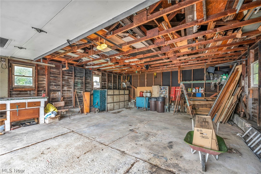 2131 Overland Avenue NE Warren OH 44483