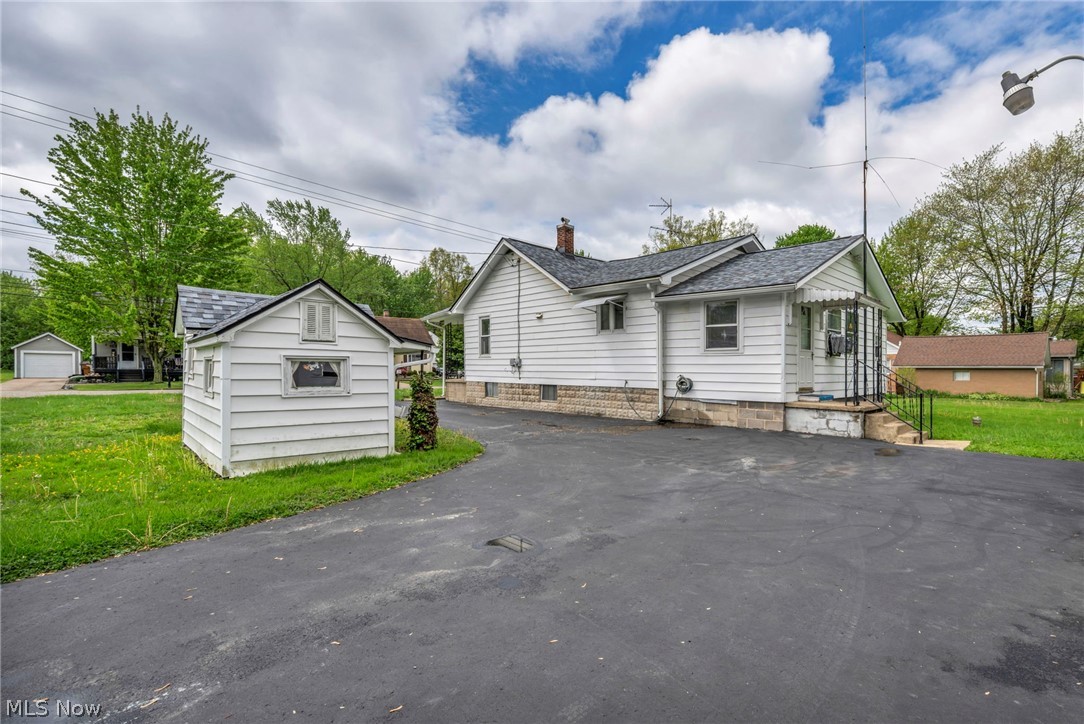 2131 Overland Avenue NE Warren OH 44483