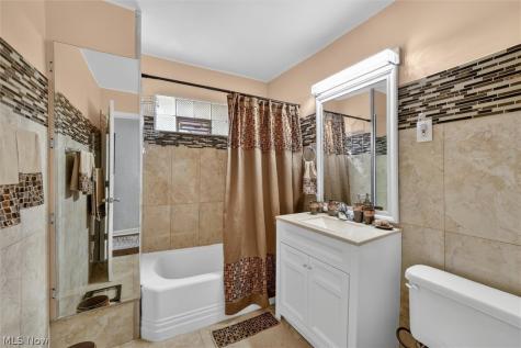 1066 Nela View Road Cleveland Heights OH 44112