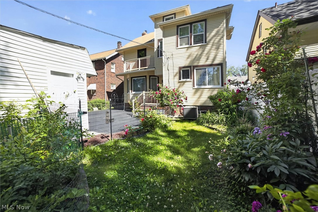 1066 Nela View Road Cleveland Heights OH 44112