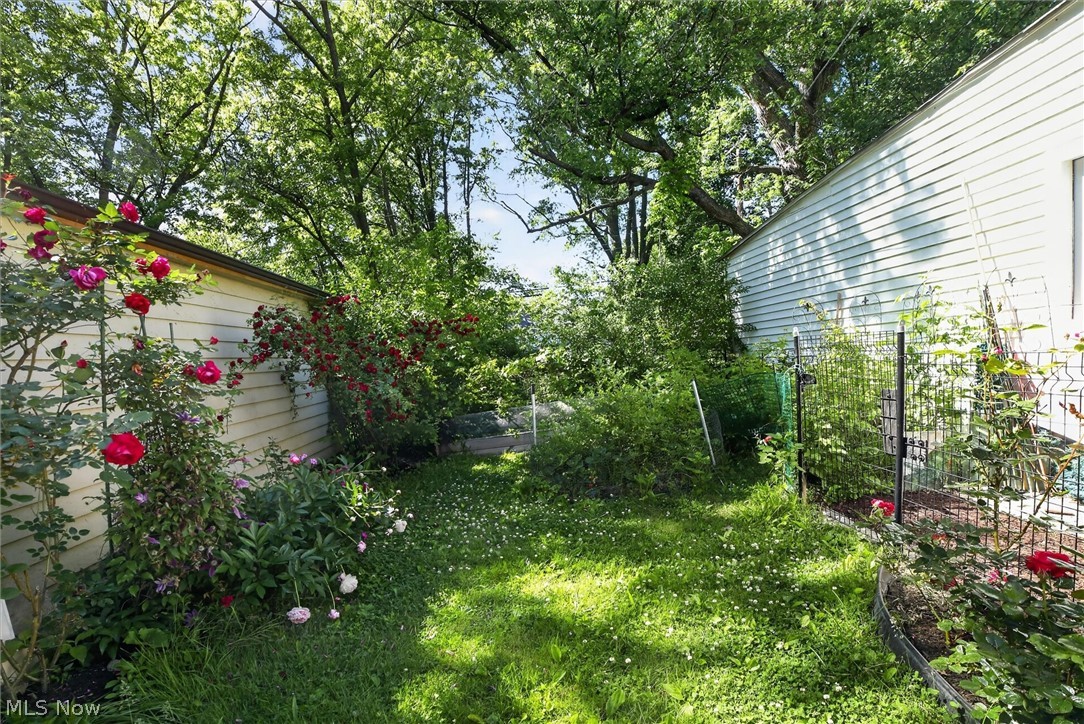 1066 Nela View Road Cleveland Heights OH 44112