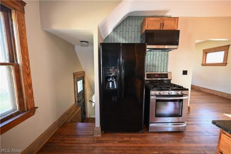 16805 Larchwood Avenue Cleveland OH 44135