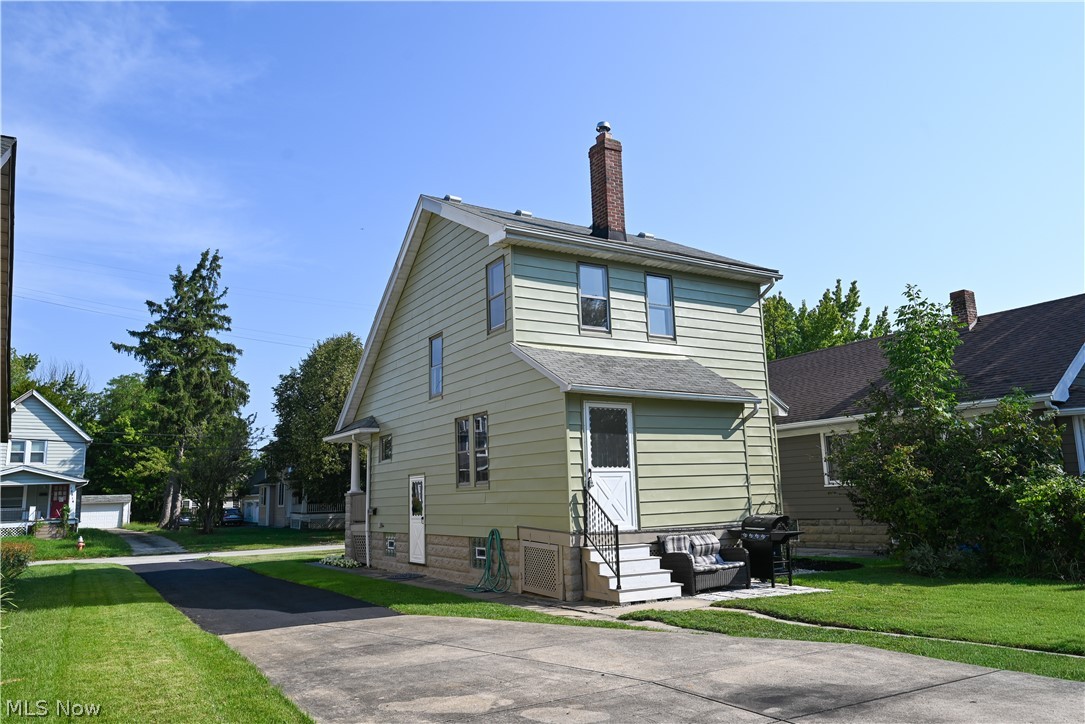 16805 Larchwood Avenue Cleveland OH 44135