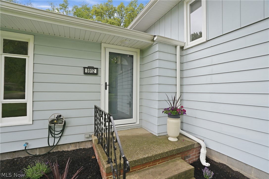 5912 Woodward Drive Akron OH 44319