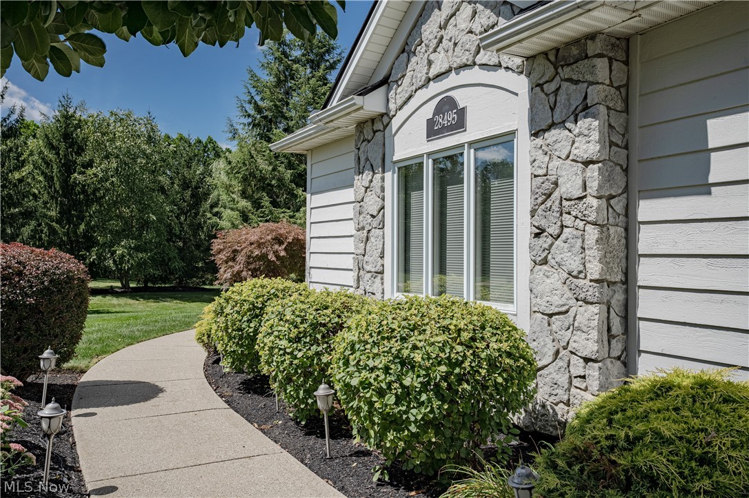 28495 Blue Pond Trail Solon OH 44139
