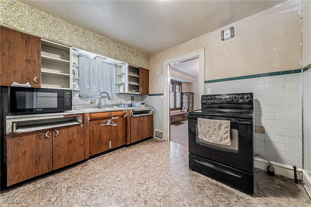 14617 Mitchell Avenue Cleveland OH 44111