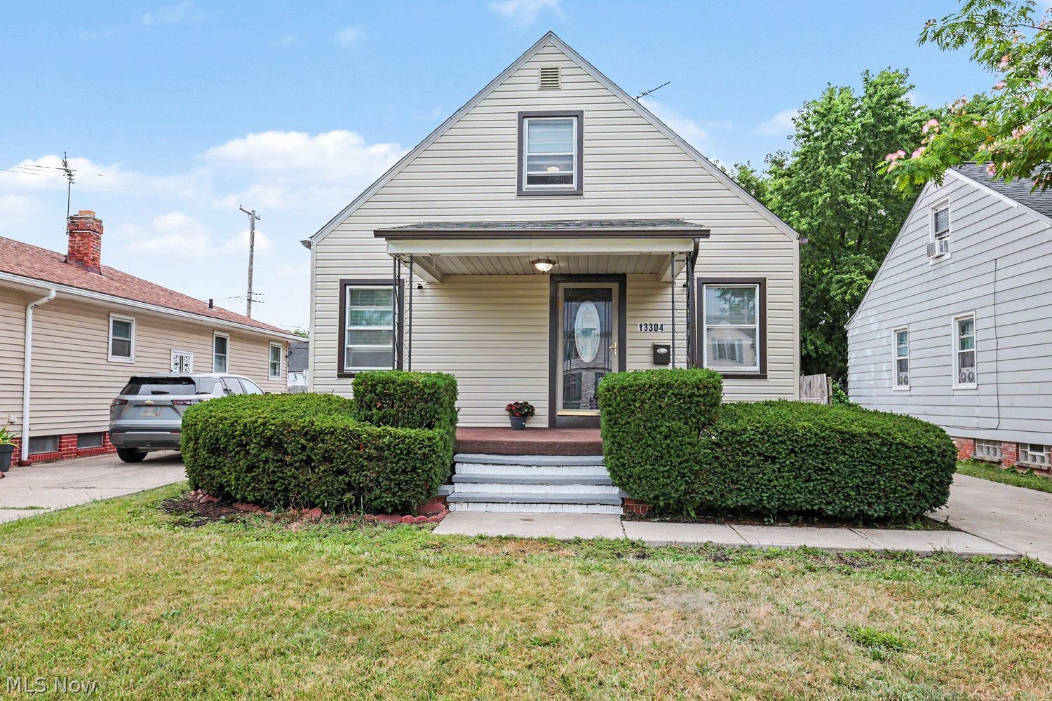 13304 N St James Avenue Cleveland OH 44135
