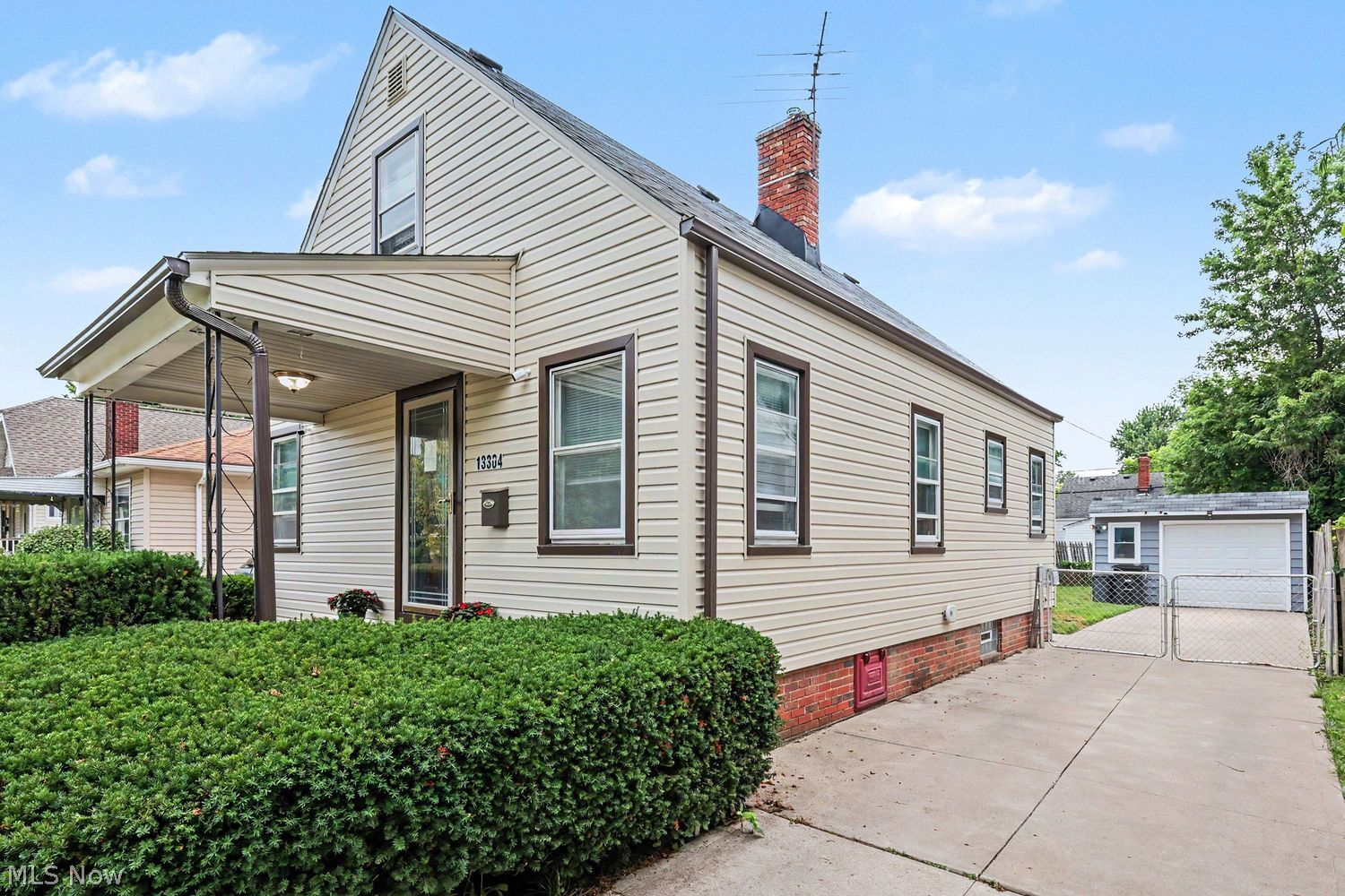 13304 N St James Avenue Cleveland OH 44135