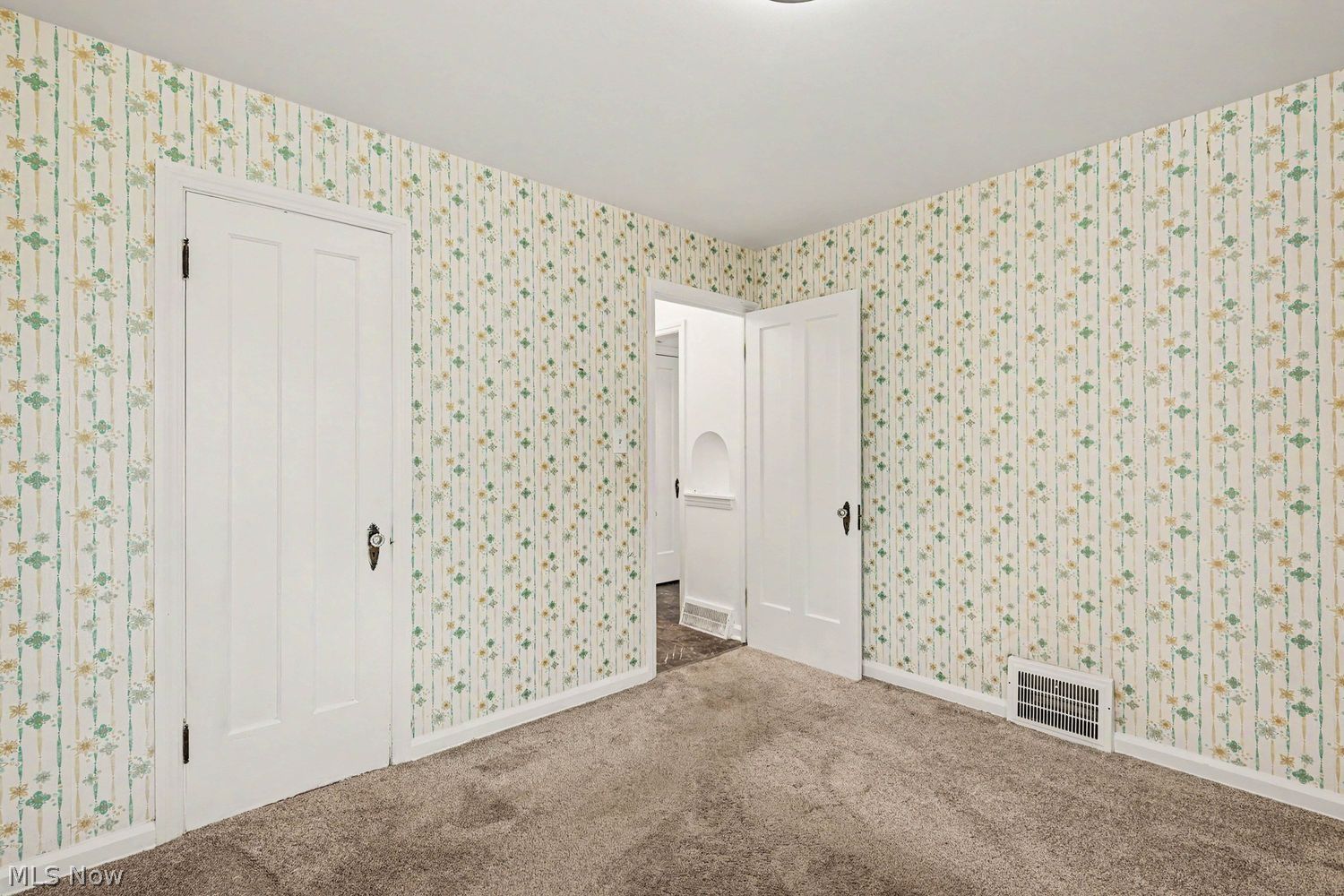 13304 N St James Avenue Cleveland OH 44135