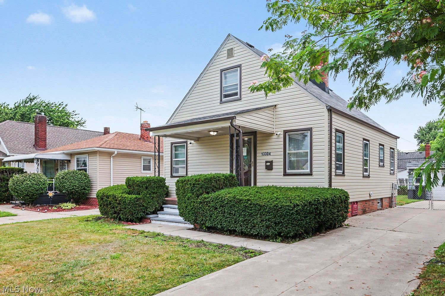 13304 N St James Avenue Cleveland OH 44135