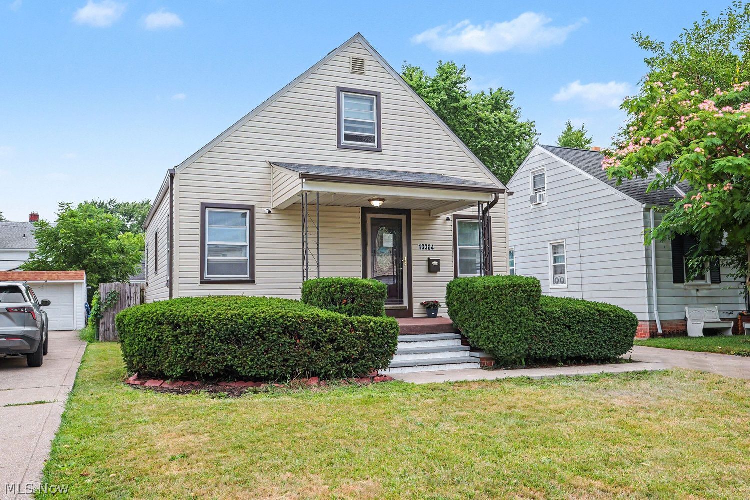 13304 N St James Avenue Cleveland OH 44135
