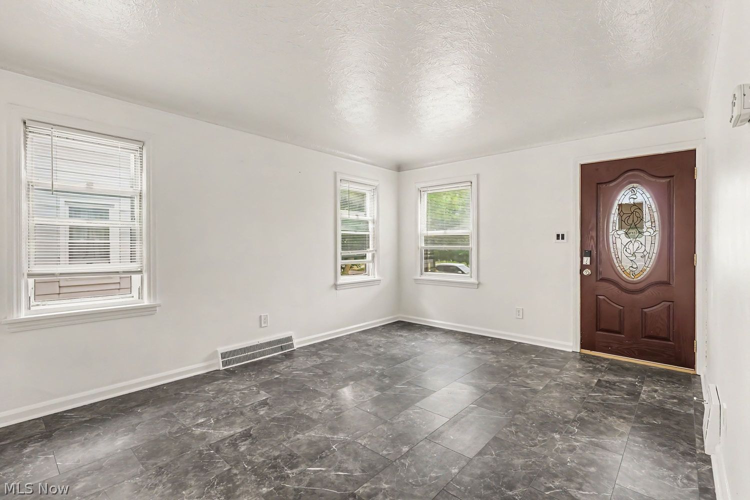 13304 N St James Avenue Cleveland OH 44135