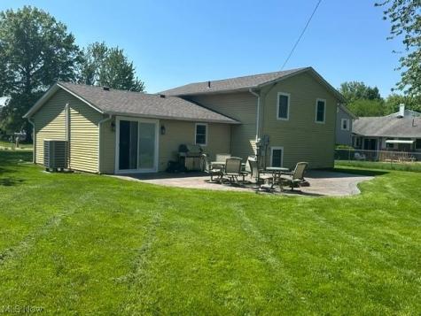 454 Oaknoll Drive Amherst OH 44001