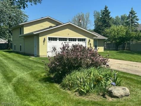 454 Oaknoll Drive Amherst OH 44001