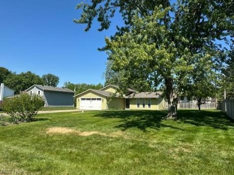454 Oaknoll Drive Amherst OH 44001