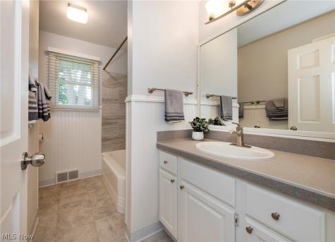 9837 Betty Lane Elyria OH 44035