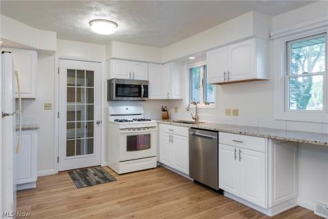 9837 Betty Lane Elyria OH 44035