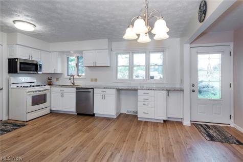9837 Betty Lane Elyria OH 44035