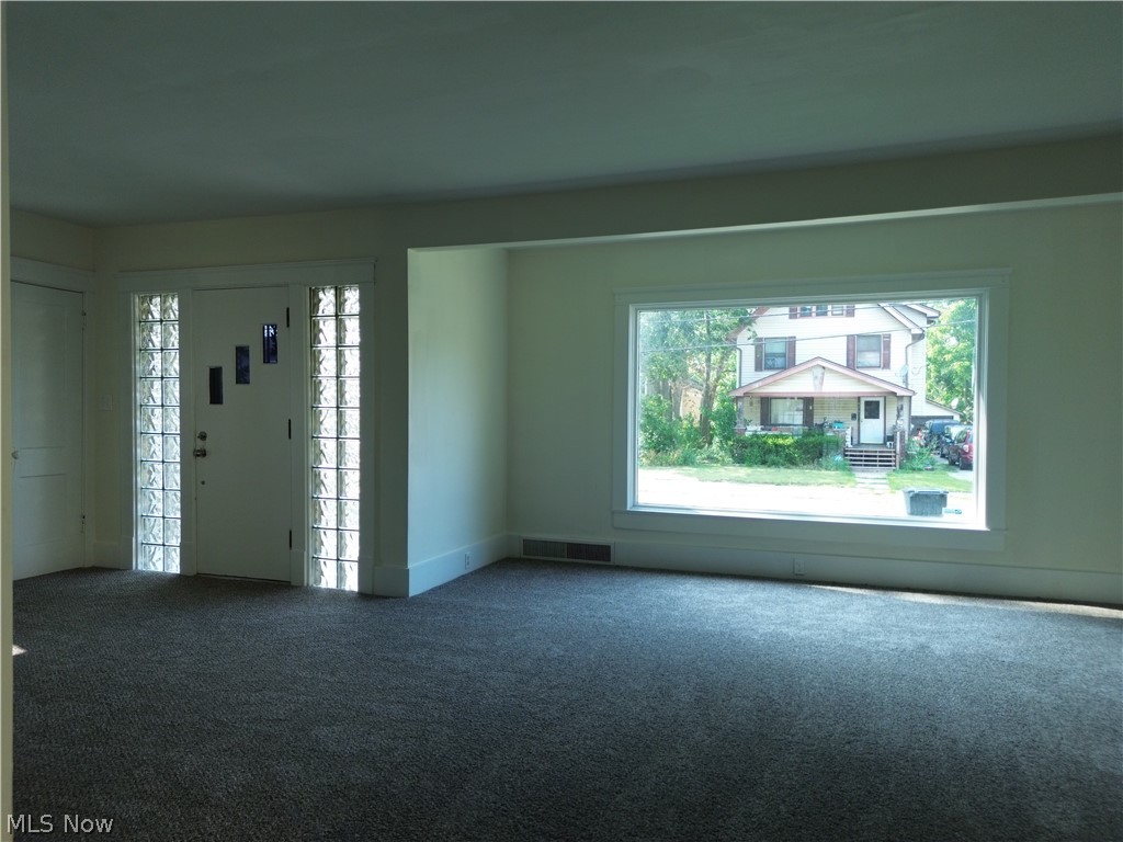 827 Kinsman Street NW Warren OH 44483
